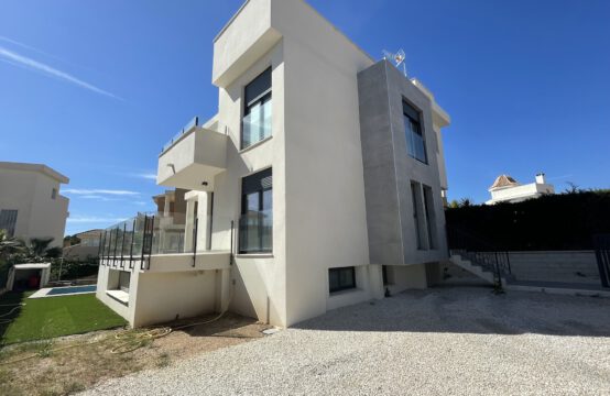 Moderne villa van recente bouw in La Nucia